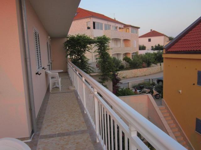 Apartment in Hvar town with sea view terrace air conditioning W-LAN (3666-5) - image 3