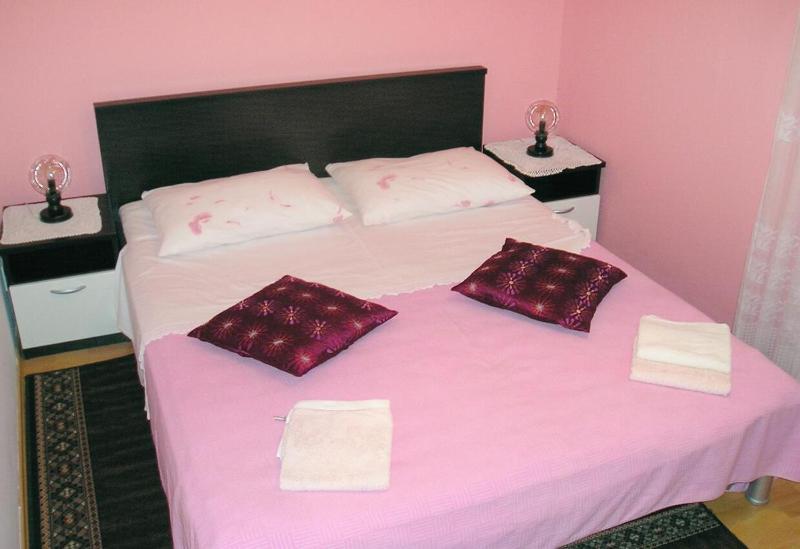 Three-Bedroom Apartment with Terrace and Sea View image 3
