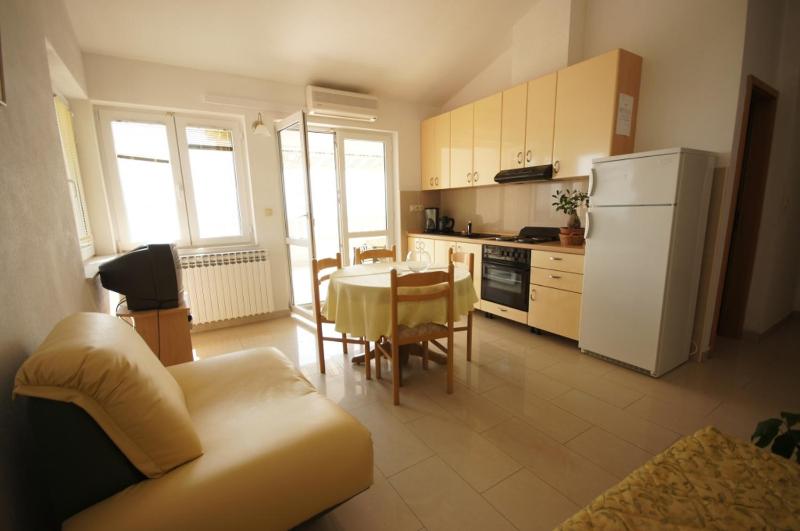 Apartment 75-7 - image 35