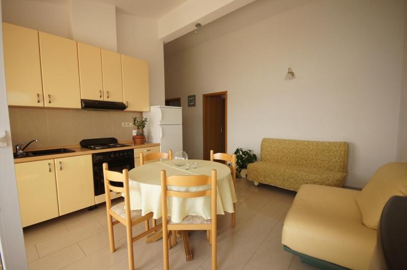 Apartment 75-7 - image 8
