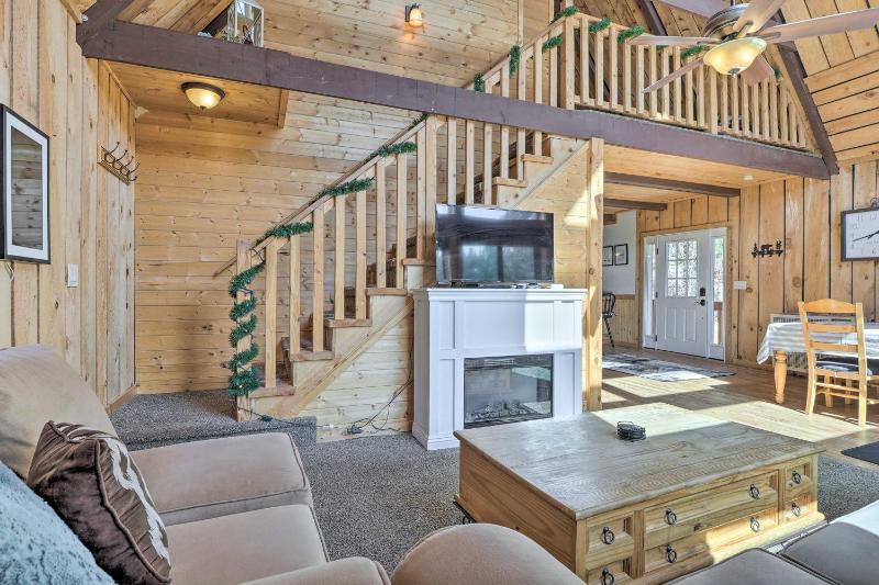 Pet-Friendly Duck Creek Village Cabin with Fire Pit! Images