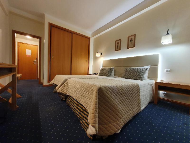Double or Twin Room image 3