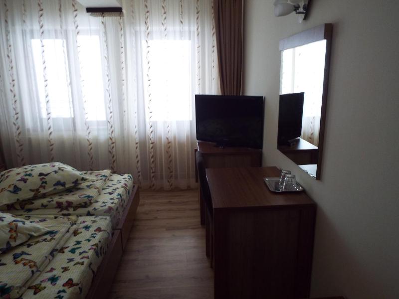 Twin Room image 3