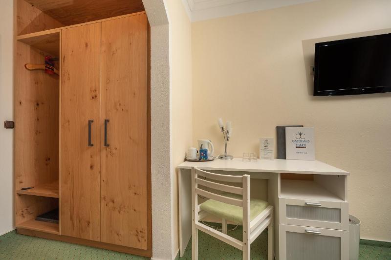 Deluxe Double Room with Balcony image 3