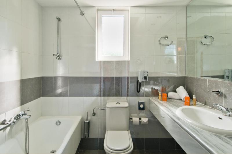 Double or Twin Room with Garden View image 1