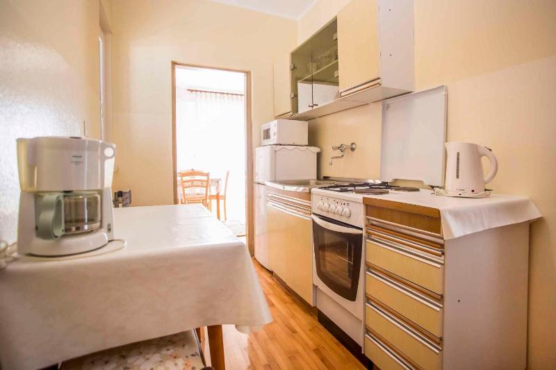 Apartment 3 image 3