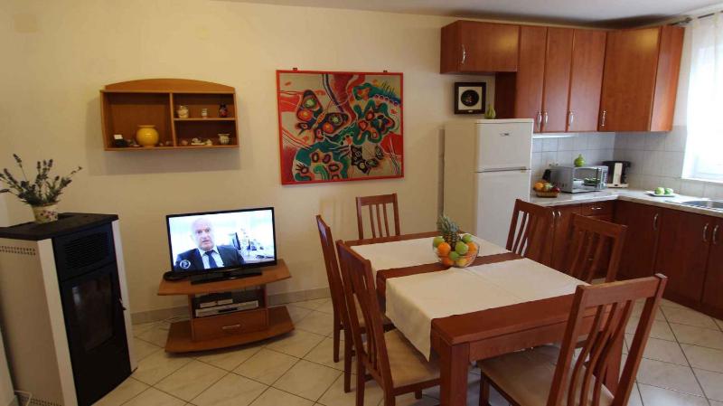 Apartment 1 image 1