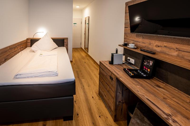 Deluxe Single Room image 1