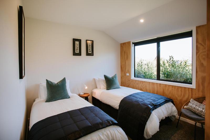 Minaret Ridge - Family Friendly - Sleeps 8 - Mountain Views - Close to Lake - image 5