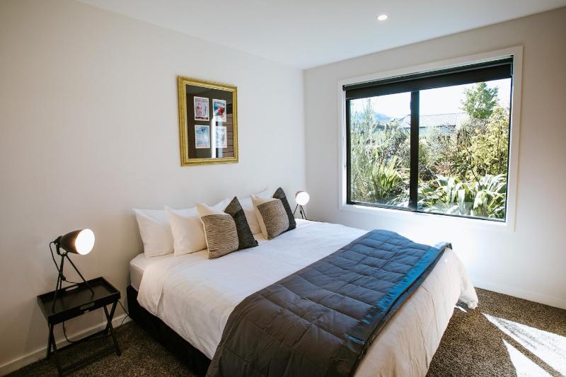 Minaret Ridge - Family Friendly - Sleeps 8 - Mountain Views - Close to Lake - image 12