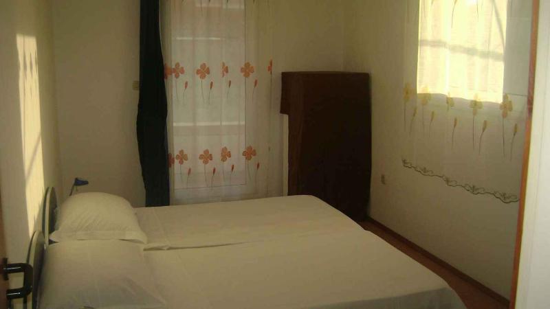 Apartment 2 image 3