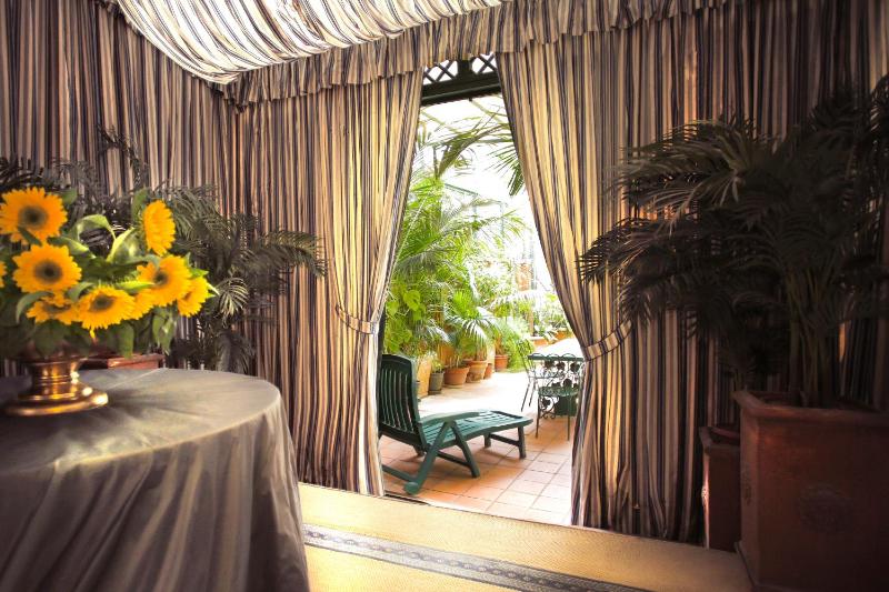 Emperor Bonaparte Suite image 4