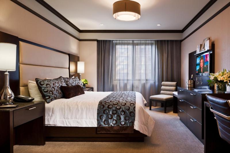 Deluxe Queen Room image 2