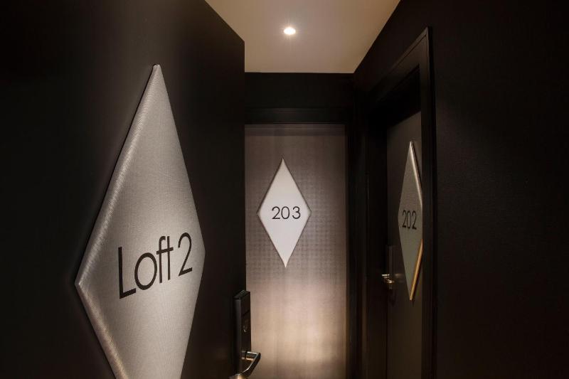 Two Connecting Double Rooms image 1