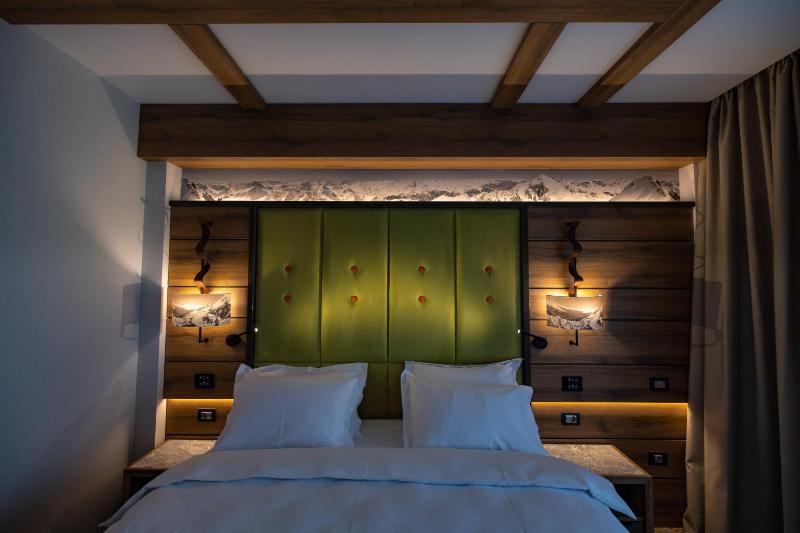 Deluxe Double Room image 3