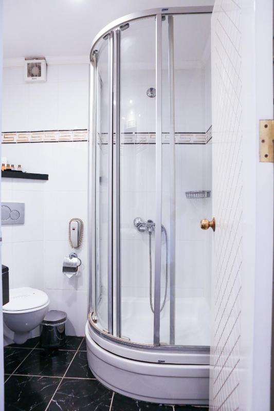 Double Room with Sea View image 4