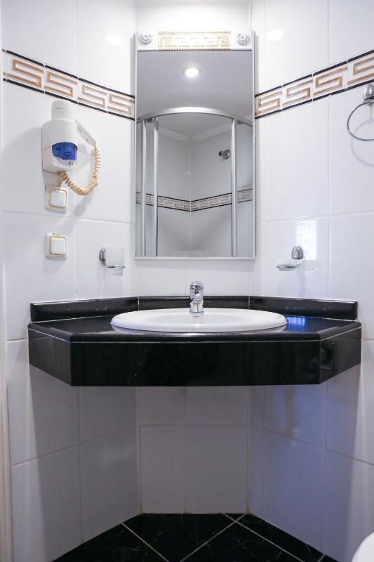 Double Room with Sea View image 3