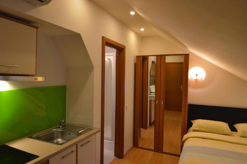 Standard Double Room - Attic Level image 2