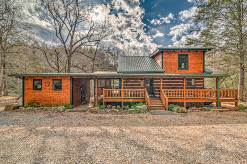 Three-Bedroom House image 1