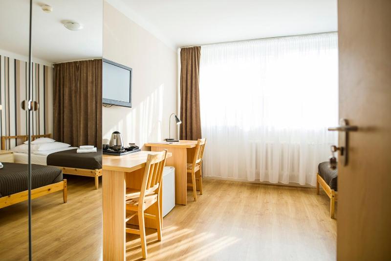 Standard Twin Room image 2
