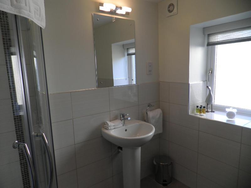 Twin Room with Private External Bathroom - 5 image 2