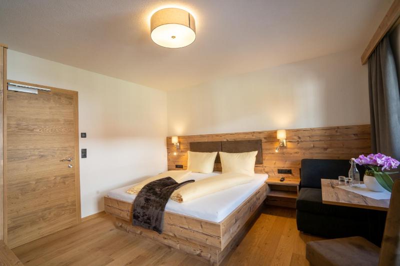 Triple Room with Balcony image 3
