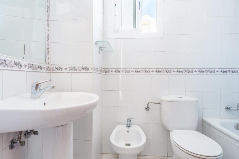 Economy Double or Twin Room image 4