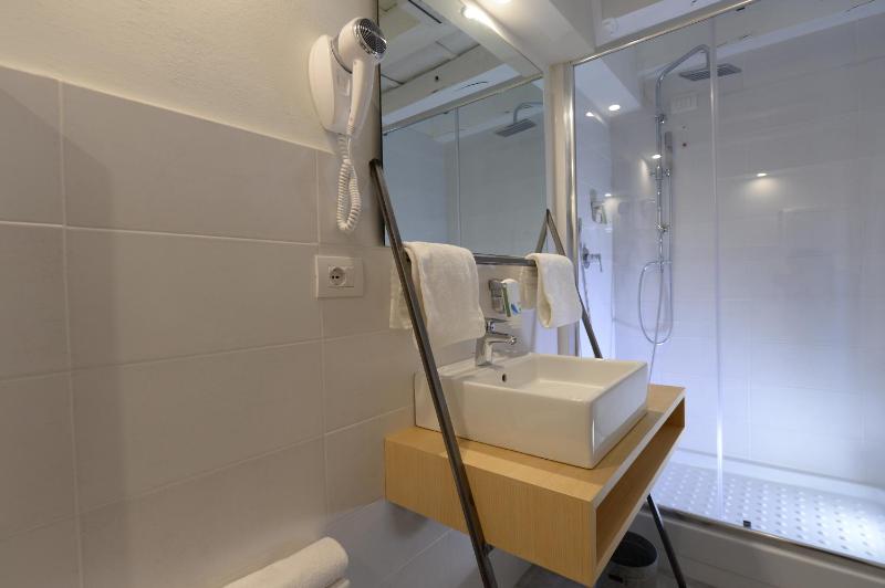 Double Room with Private Office image 4