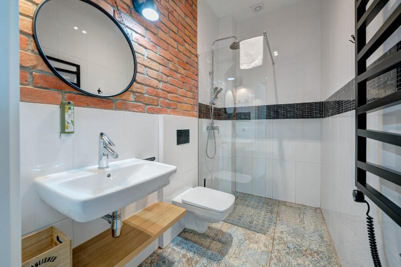 Double Room with Balcony image 4