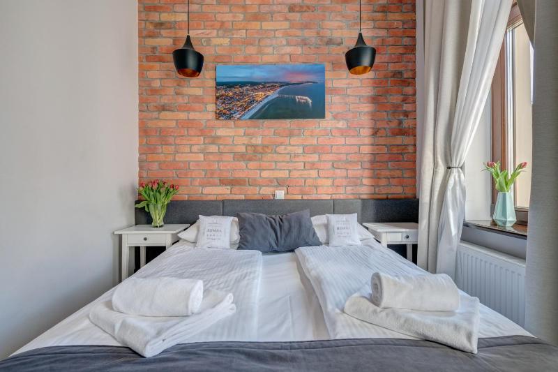 Double Room with Balcony image 3