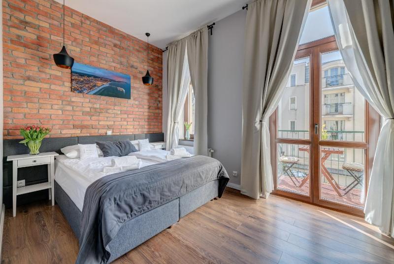 Double Room with Balcony image 2