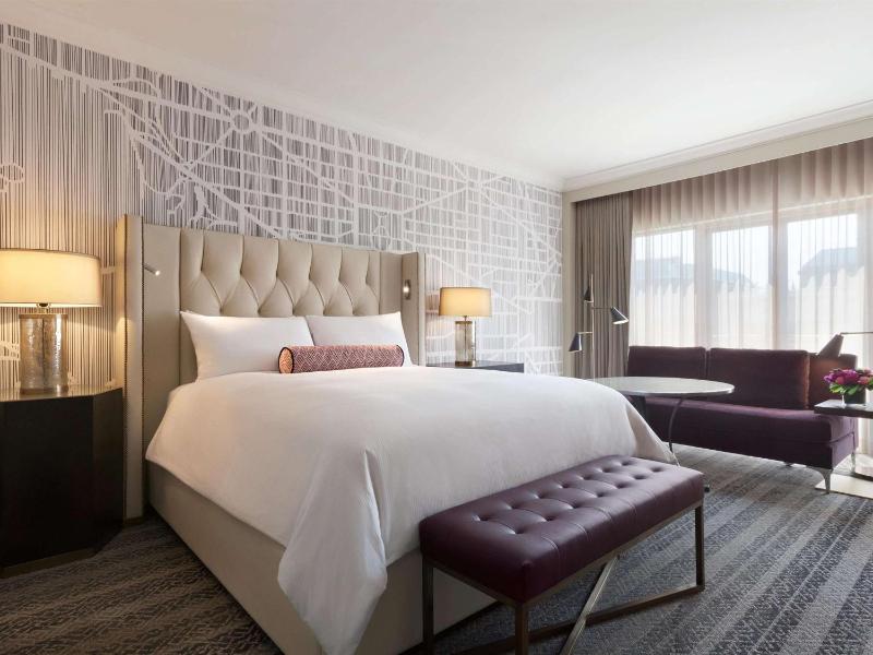 Fairmont Gold King Room image 3