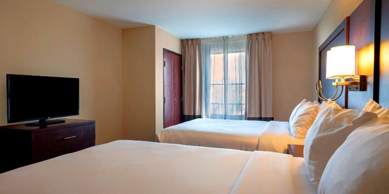Queen Suite with Two Queen Beds and Sofa Bed - Accessible/Non-Smoking image 3