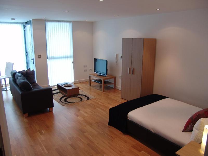 Studio Apartment image 2