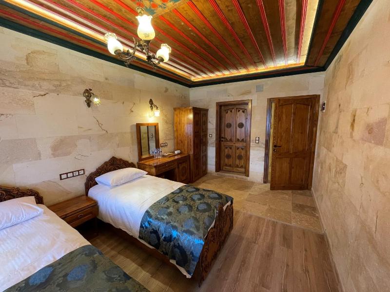 Deluxe Triple Room image 4