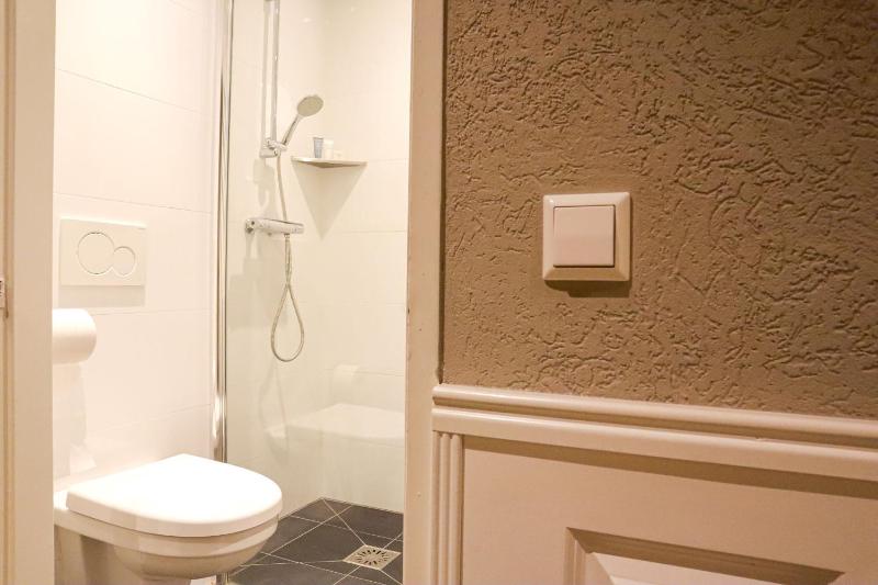 Budget Single Room with private bathroom in the hallway image 3