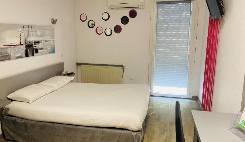 Classic Double Room image 1