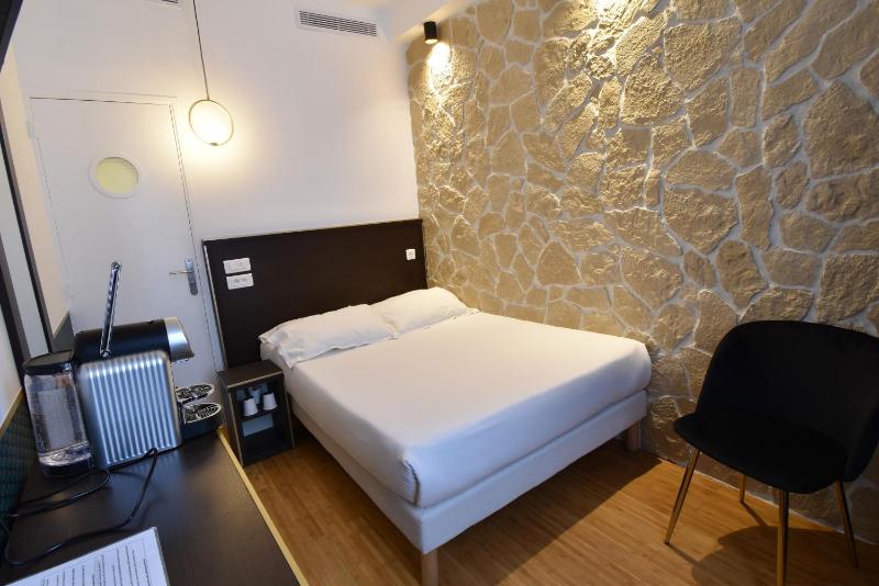 Small Double Room image 3