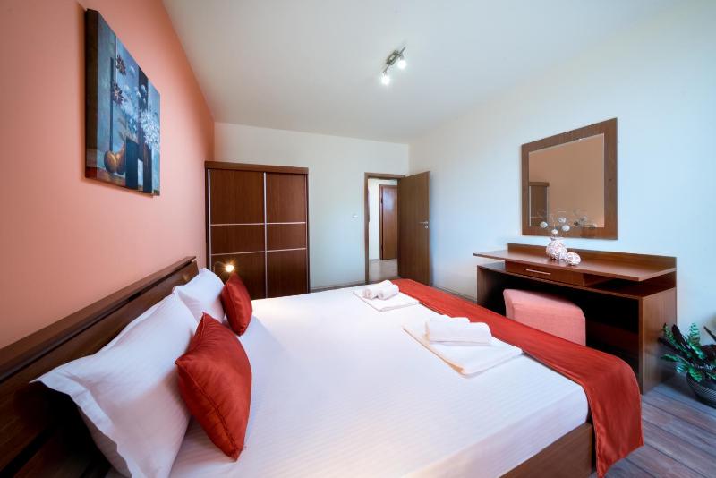 Standard One-Bedroom Apartment with Balcony image 4
