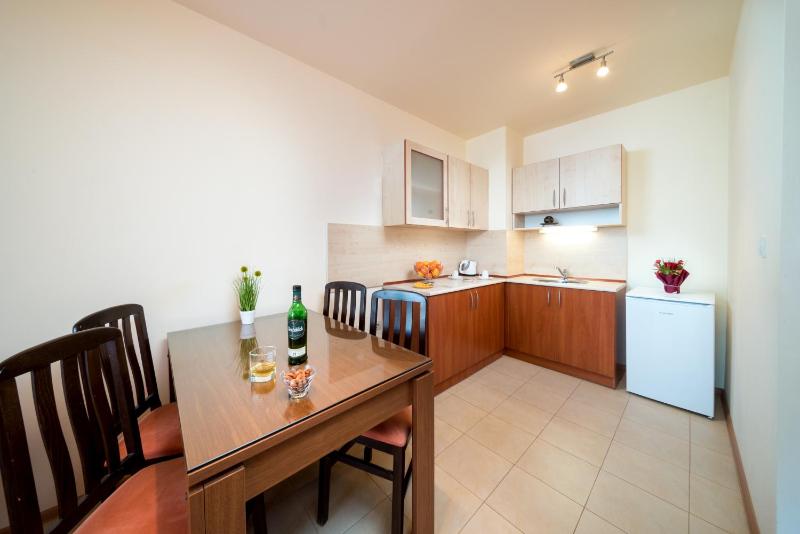 One-Bedroom Apartment with Balcony and Sea View image 3