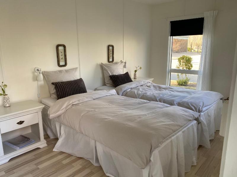 Twin Room with Shared Bathroom image 1