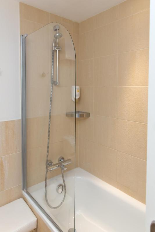 Quadruple Room image 2