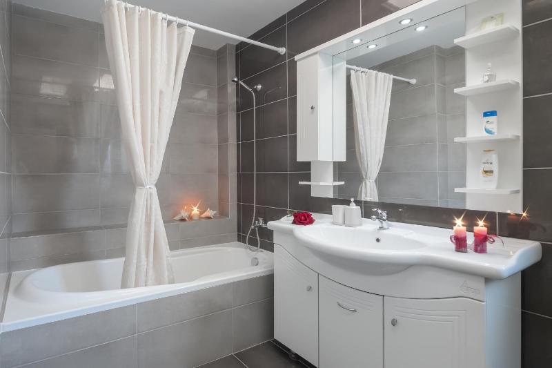 Four-Bedroom Villa with Private Pool image 2