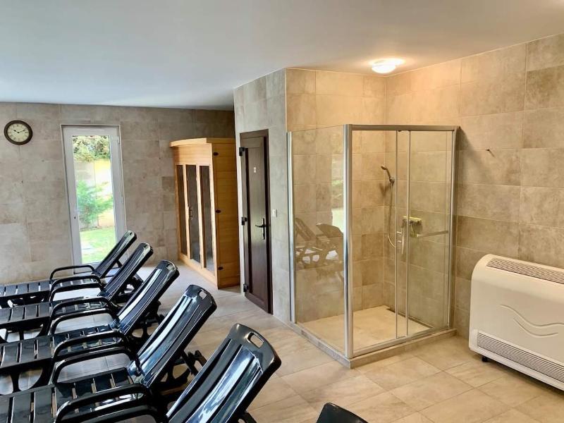 Amulett Wellness Apartman - image 14
