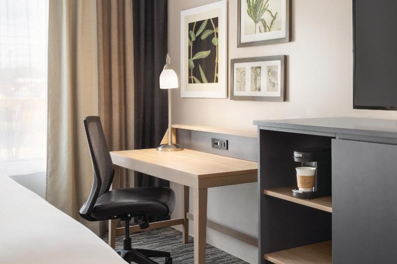 King Room - Disability Access/Non-Smoking image 3