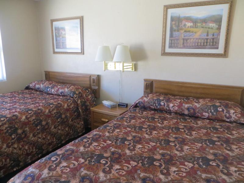 Double Room with Two Double Beds - Non-Smoking image 3