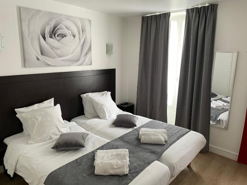 Twin Room image 1