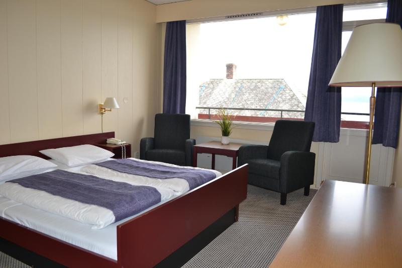 Double or Twin Room with Balcony and Fjord View image 4