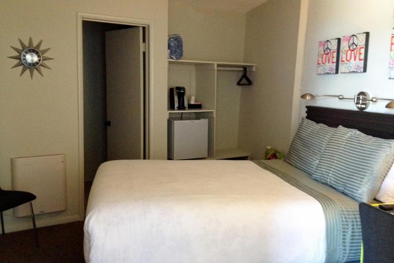 Economy Room - Pet Friendly image 4