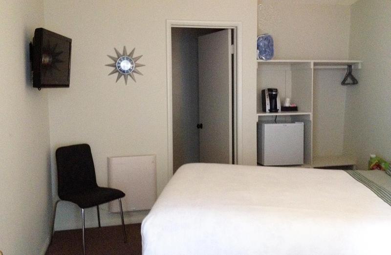 Economy Room - Pet Friendly image 3